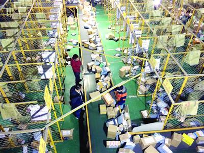 海淘想買得爽手不容易 海外直郵速度價格難兩全-亞馬遜,轉運,大規(guī)模,運費,中國,淘,貨品,電商,關稅,物流,-上海頻道-東方網